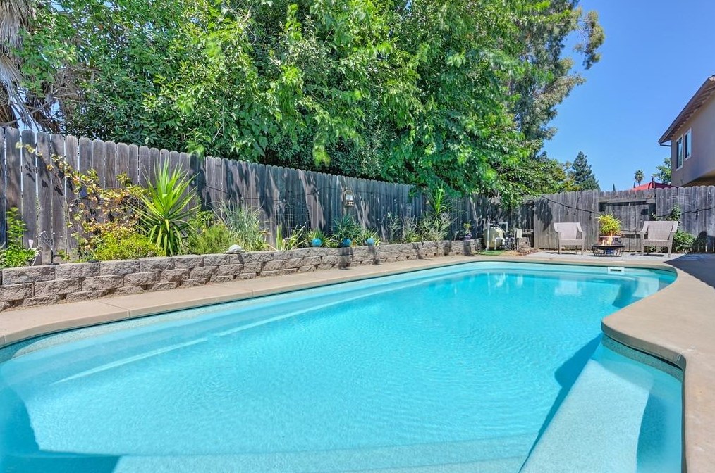 2919 Camarillo Dr, Sacramento CA  95833-1732 exterior