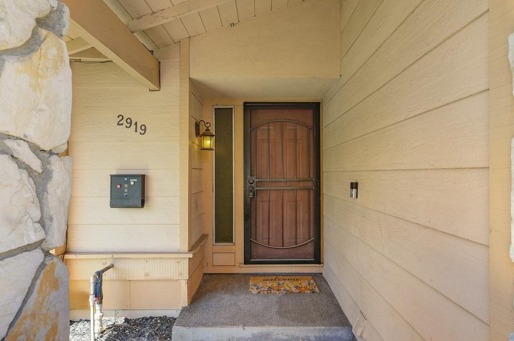 2919 Camarillo Dr, Sacramento CA  95833-1732 exterior