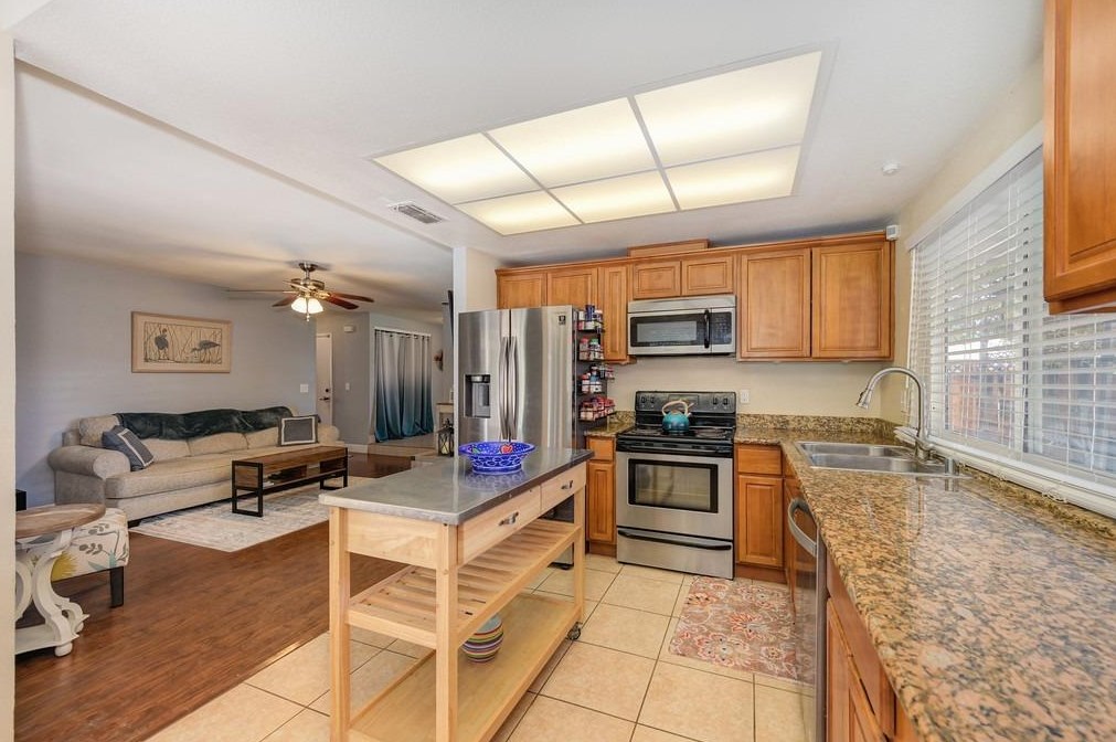 2919 Camarillo Dr, Sacramento CA  95833-1732 exterior