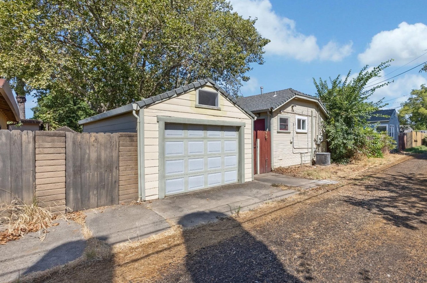 4425 54th St, Sacramento CA  95820-4142 exterior