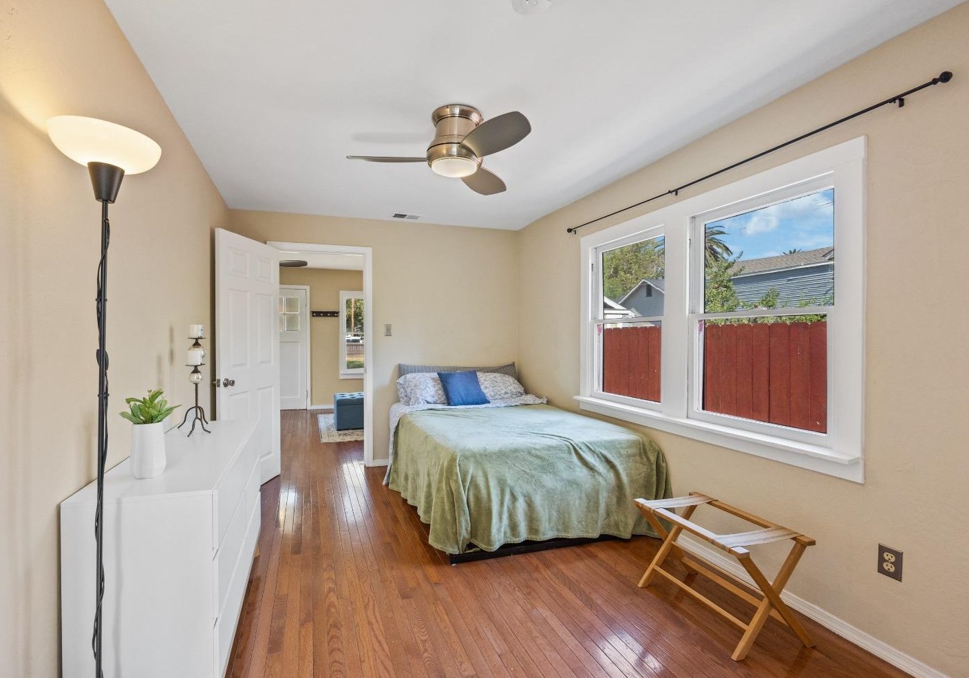4425 54th St, Sacramento CA  95820-4142 exterior