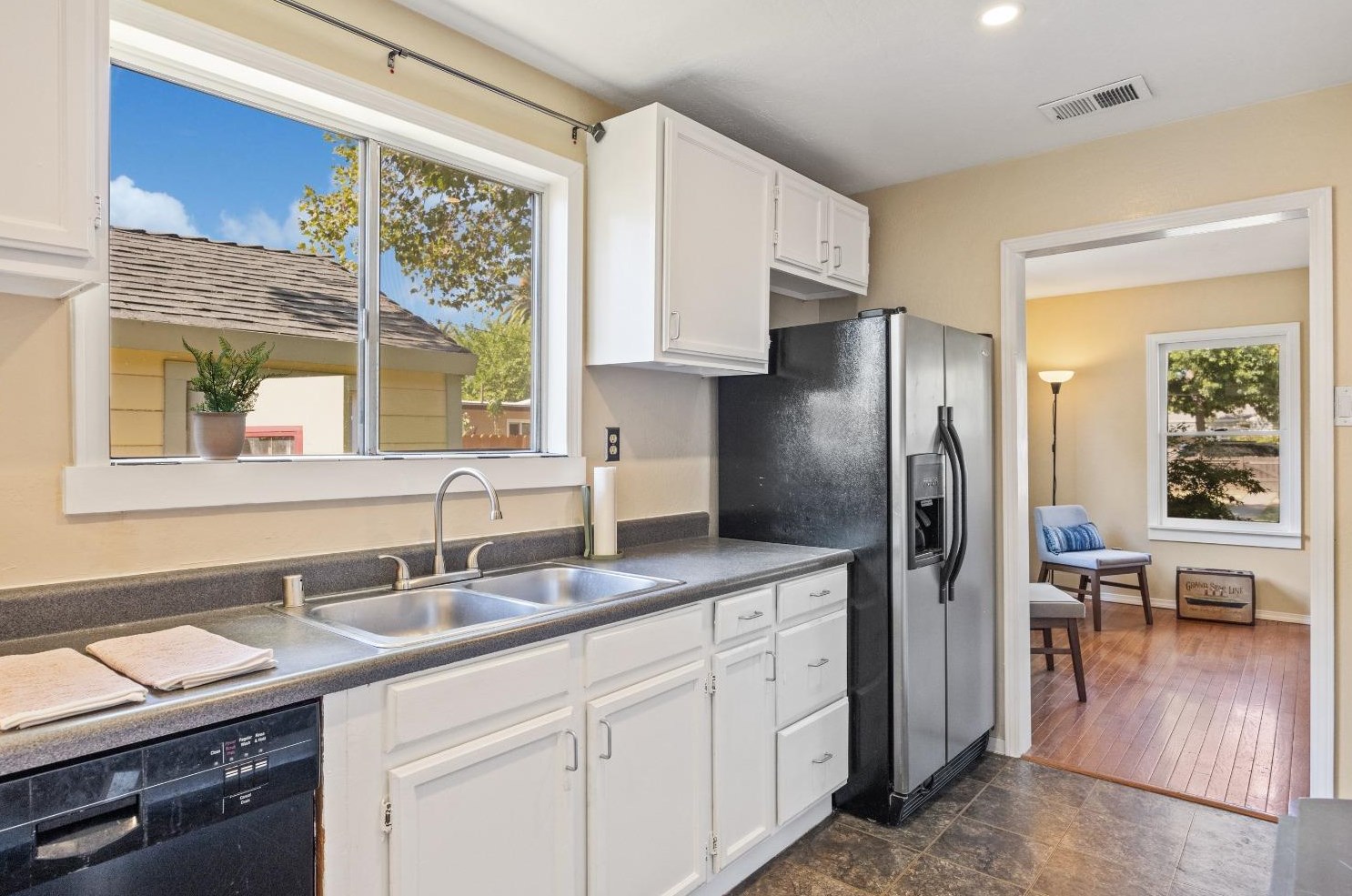 4425 54th St, Sacramento CA  95820-4142 exterior