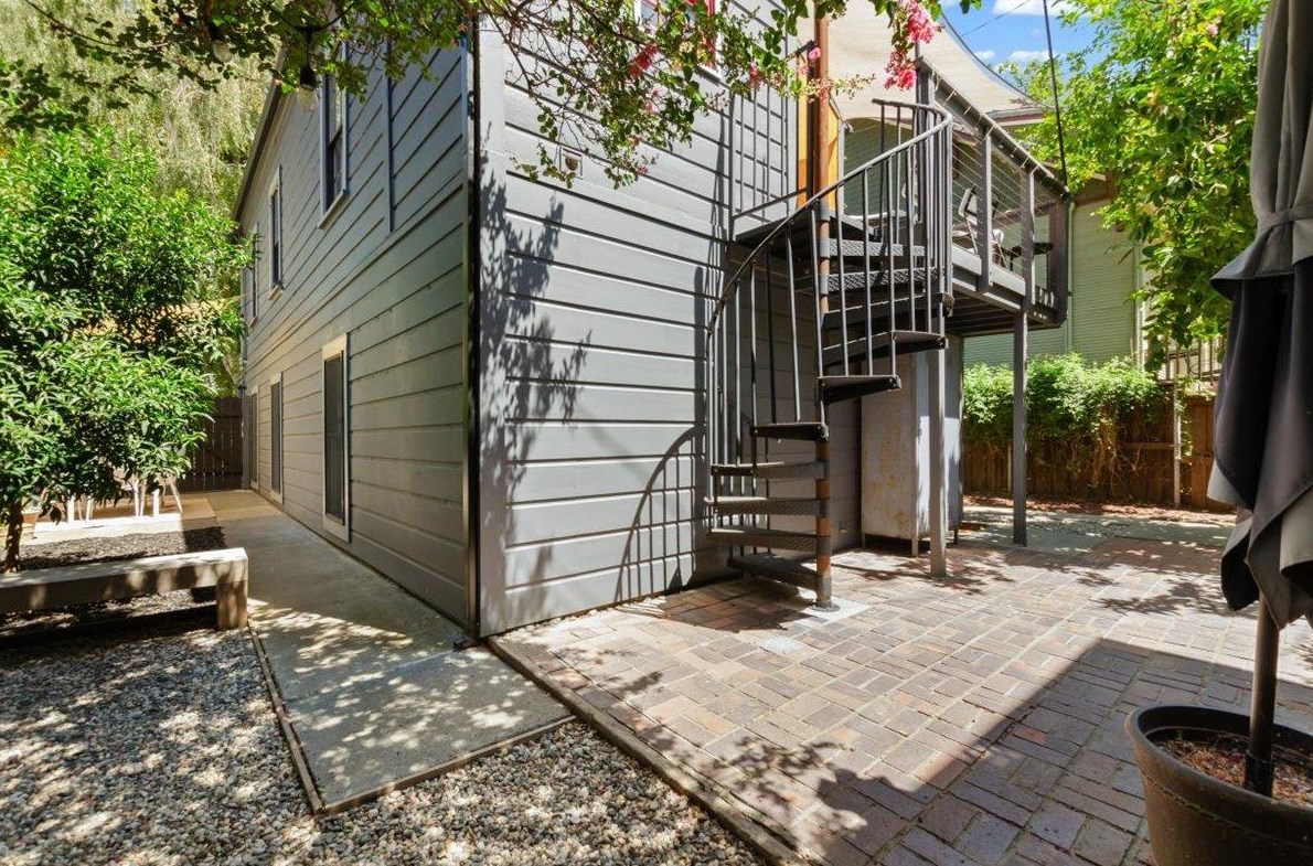 504 T St, Sacramento CA  95811-6916 exterior