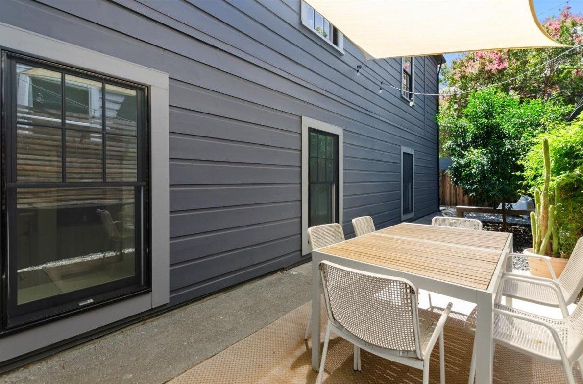 504 T St, Sacramento CA  95811-6916 exterior