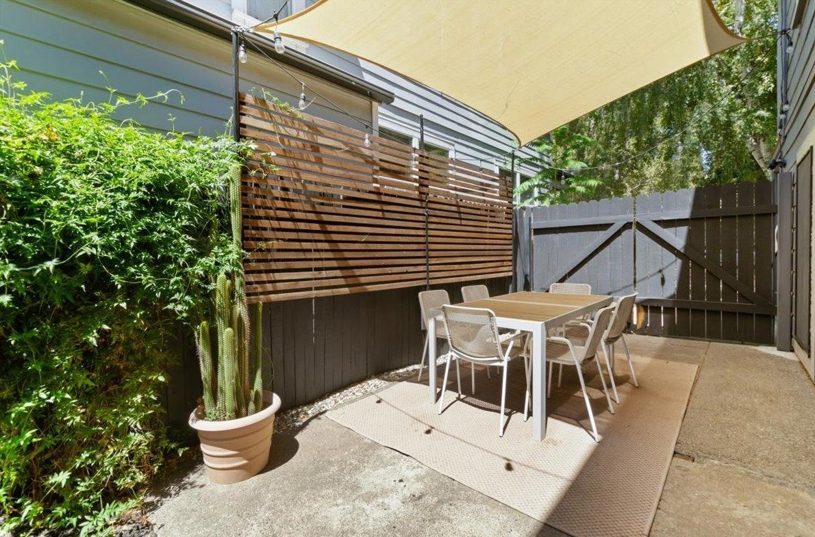 504 T St, Sacramento CA  95811-6916 exterior