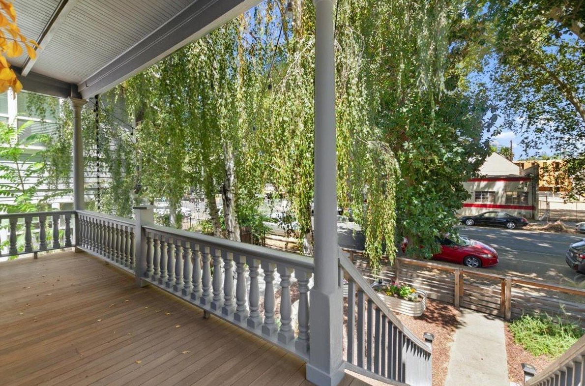 504 T St, Sacramento CA  95811-6916 exterior