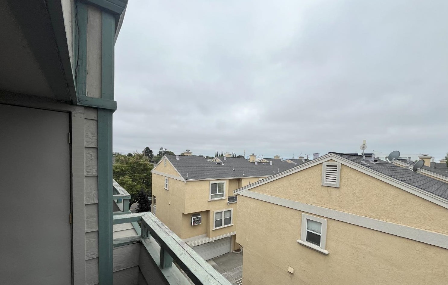 2077 Washington Ave, San Leandro CA  94577-5866 exterior