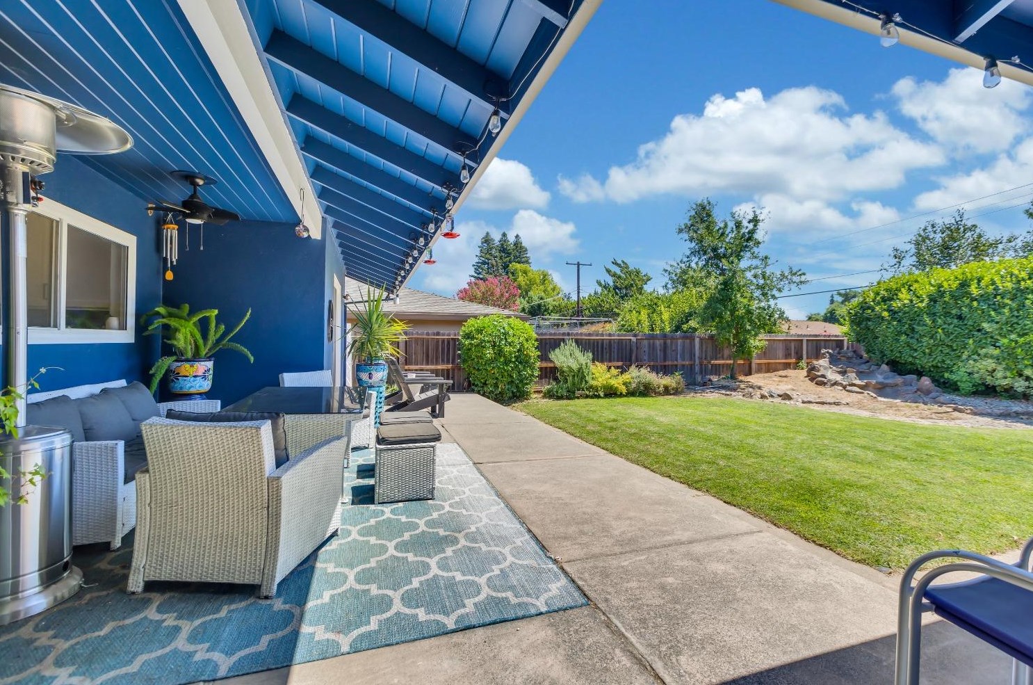1224 41st Ave, Sacramento CA  95822-2943 exterior