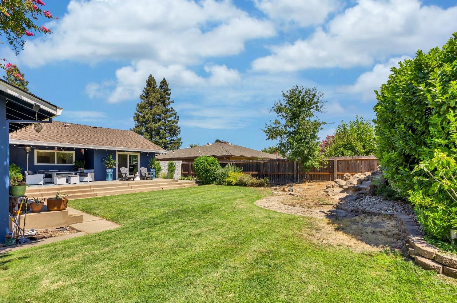 1224 41st Ave, Sacramento CA  95822-2943 exterior