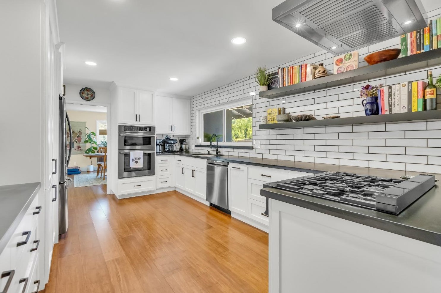 1224 41st Ave, Sacramento CA  95822-2943 exterior