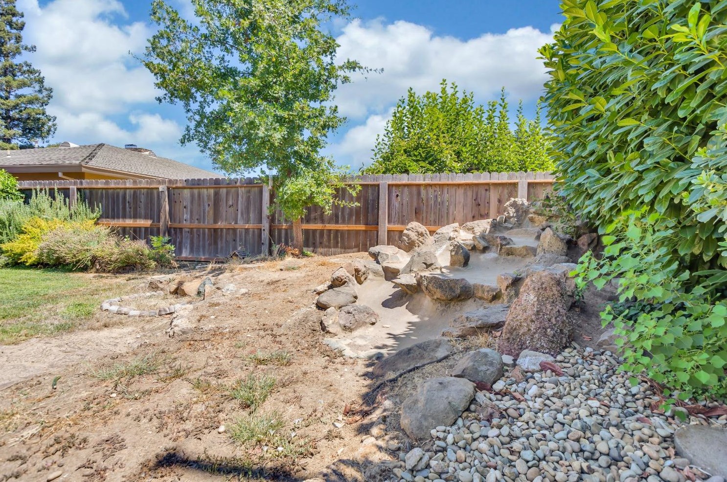 1224 41st Ave, Sacramento CA  95822-2943 exterior
