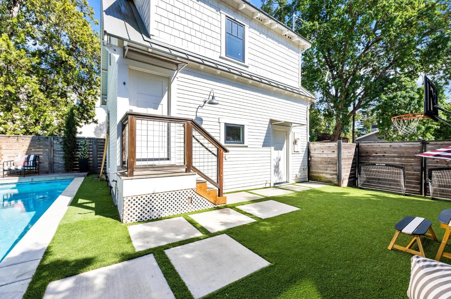 2340 Castro Way, Sacramento CA  95818-3234 exterior