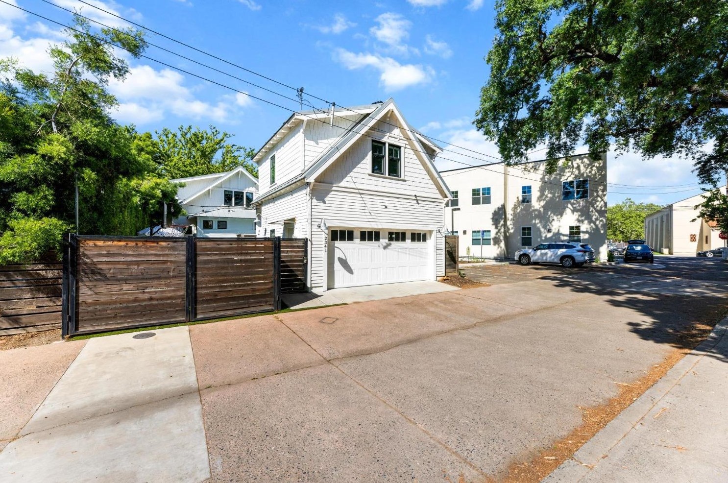 2340 Castro Way, Sacramento CA  95818-3234 exterior