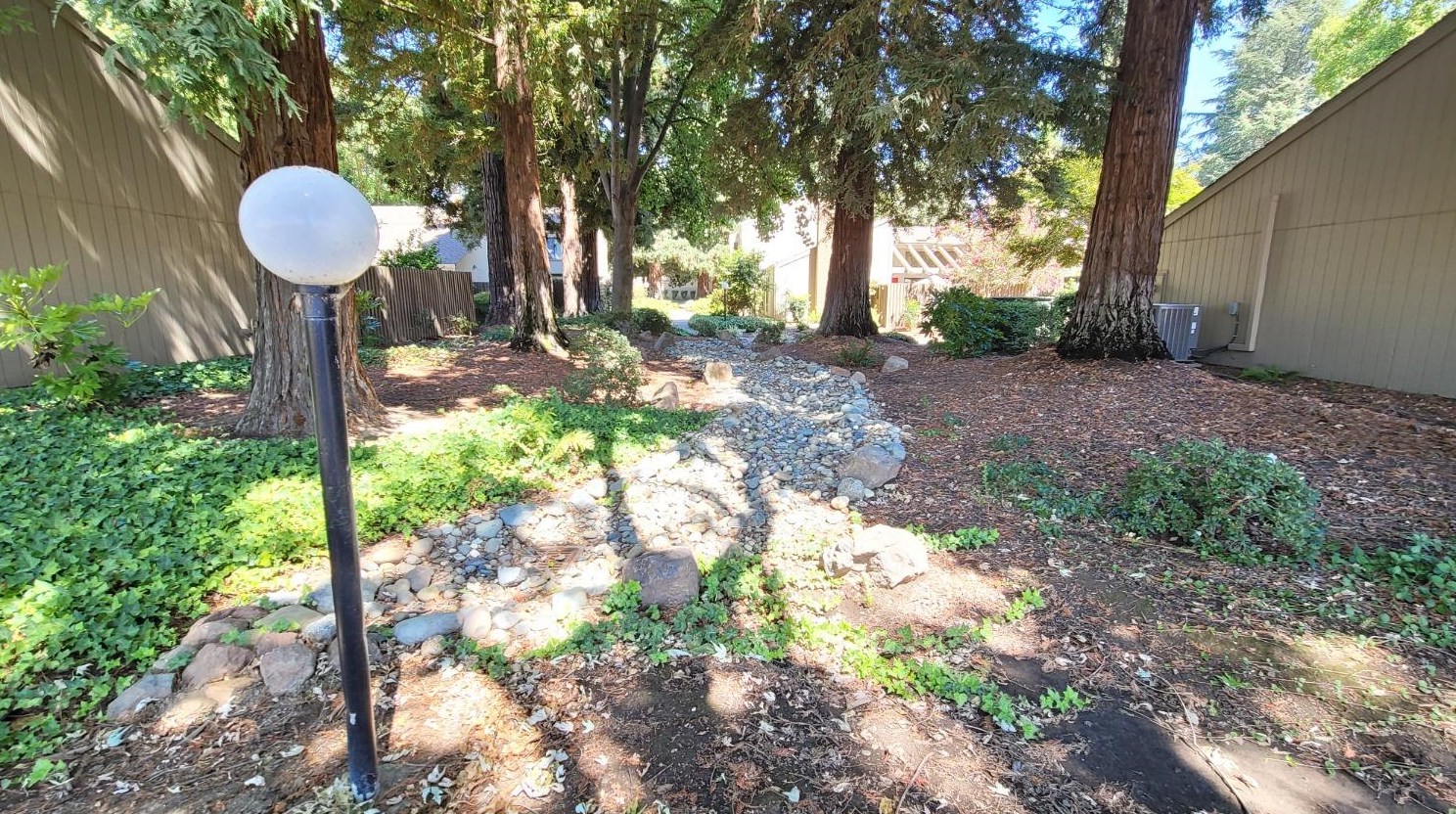 1581 University Ave, Sacramento CA  95825-6863 exterior