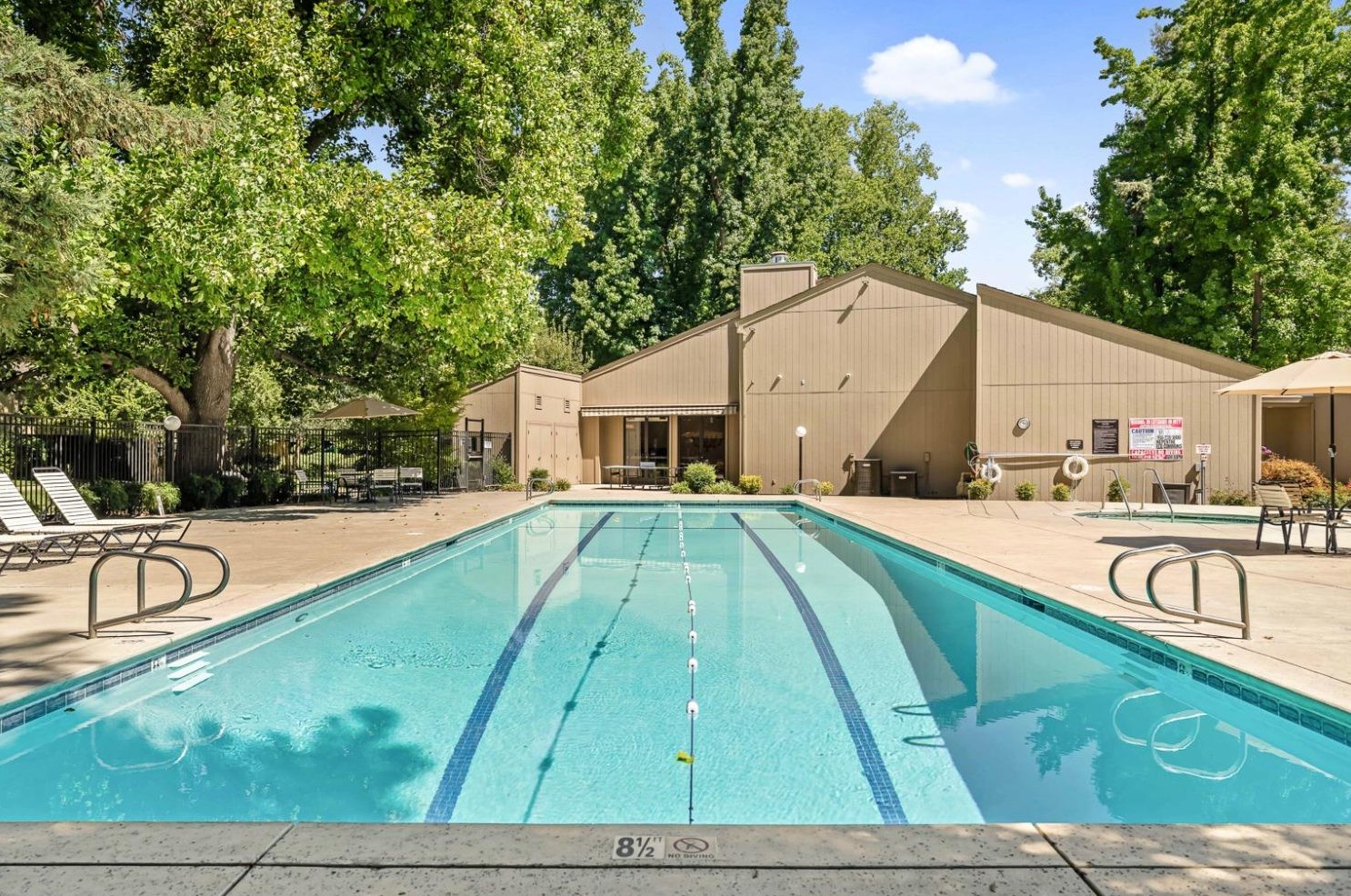 1581 University Ave, Sacramento CA  95825-6863 exterior