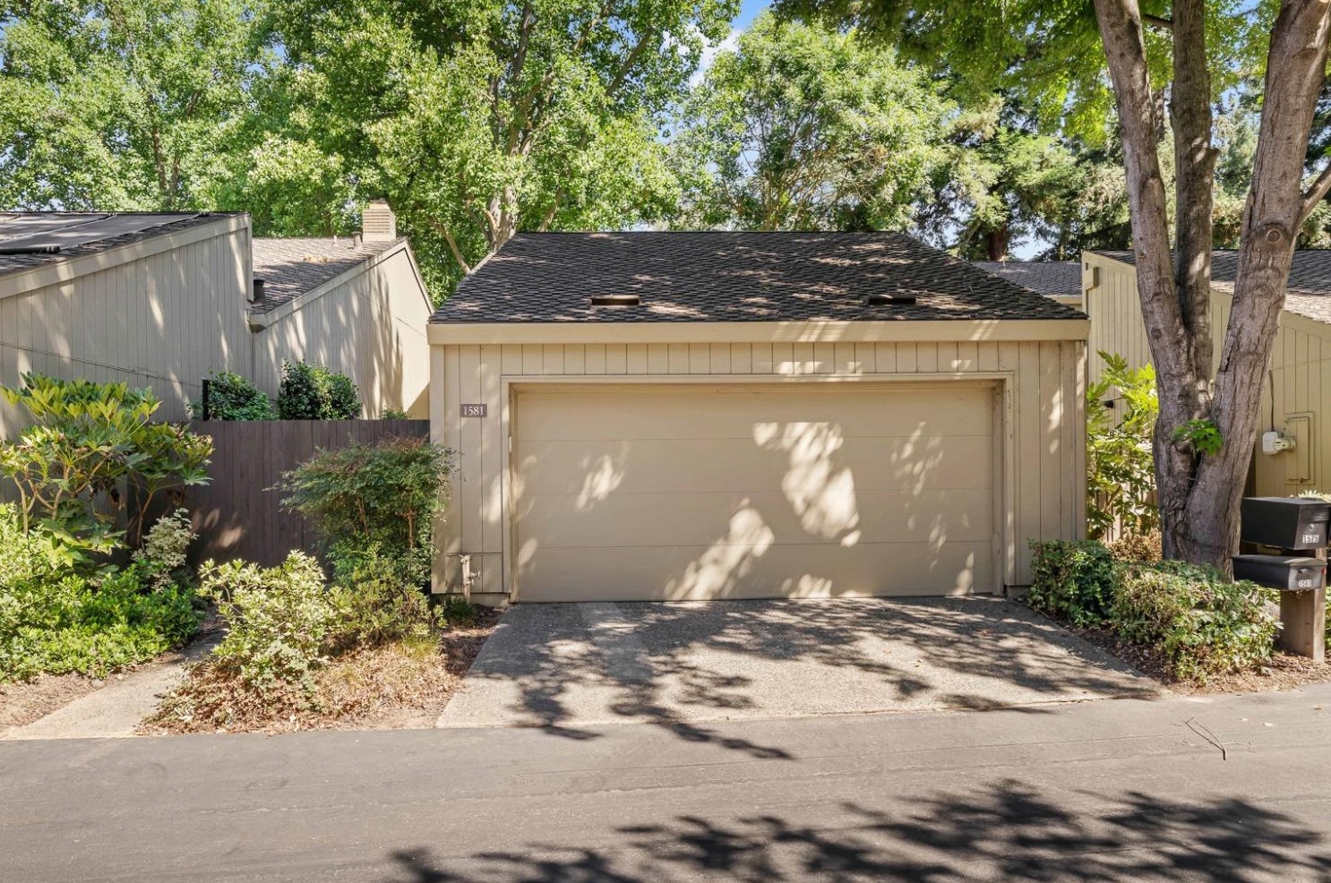 1581 University Ave, Sacramento CA  95825-6863 exterior