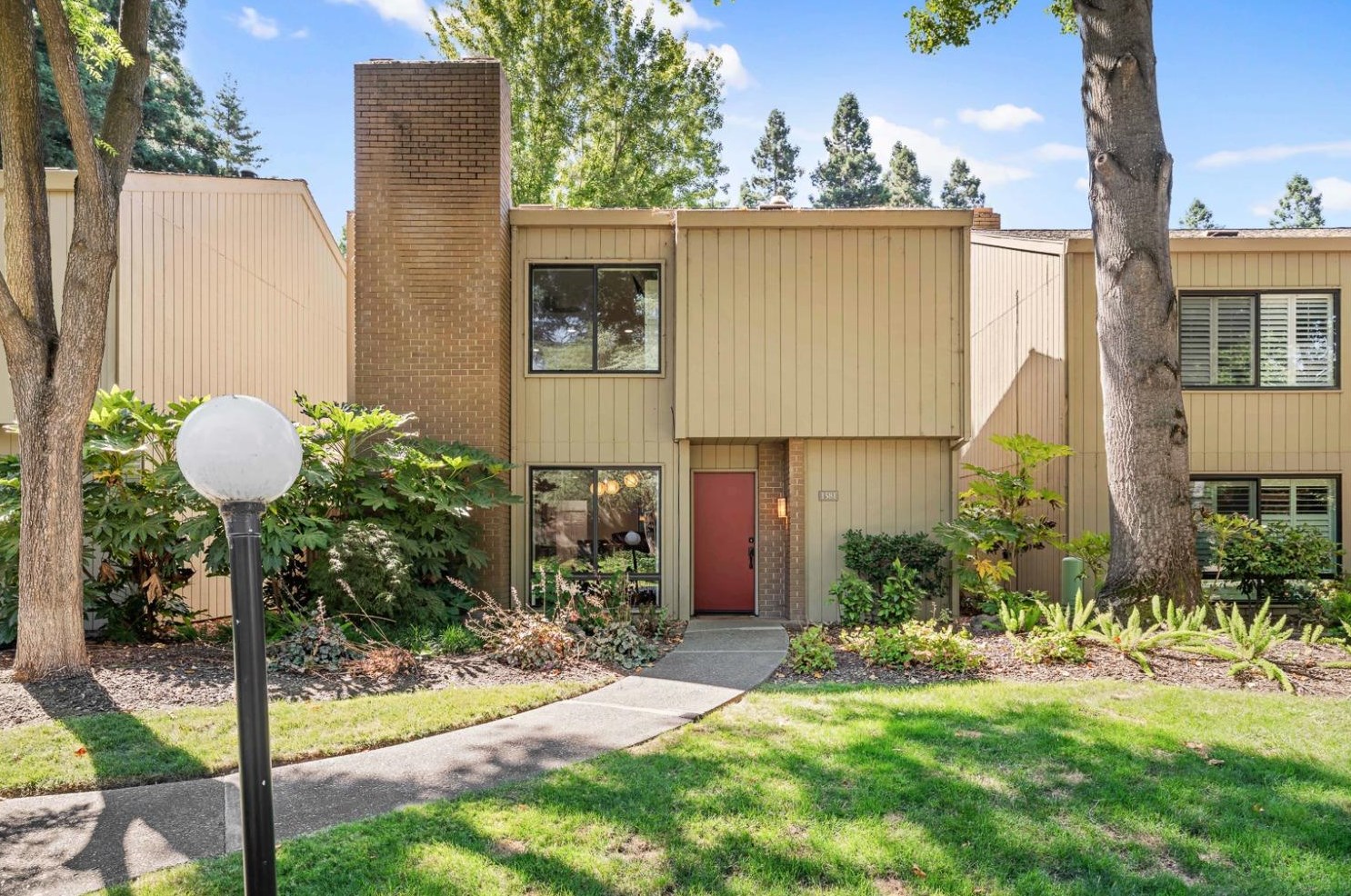 1581 University Ave, Sacramento CA  95825-6863 exterior