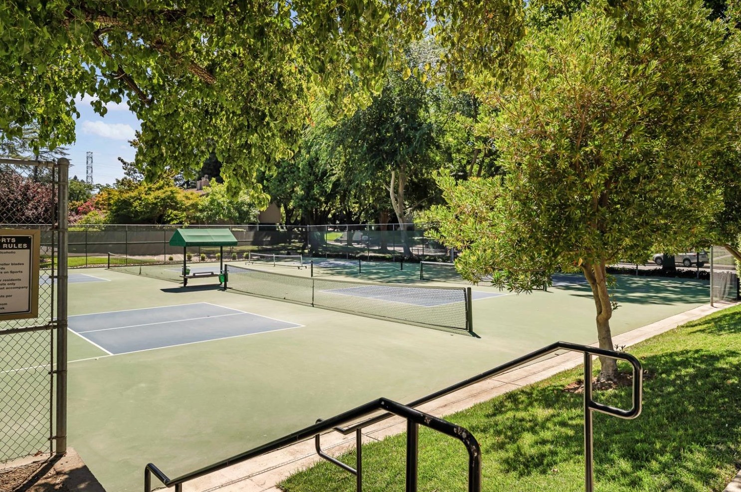 1581 University Ave, Sacramento CA  95825-6863 exterior