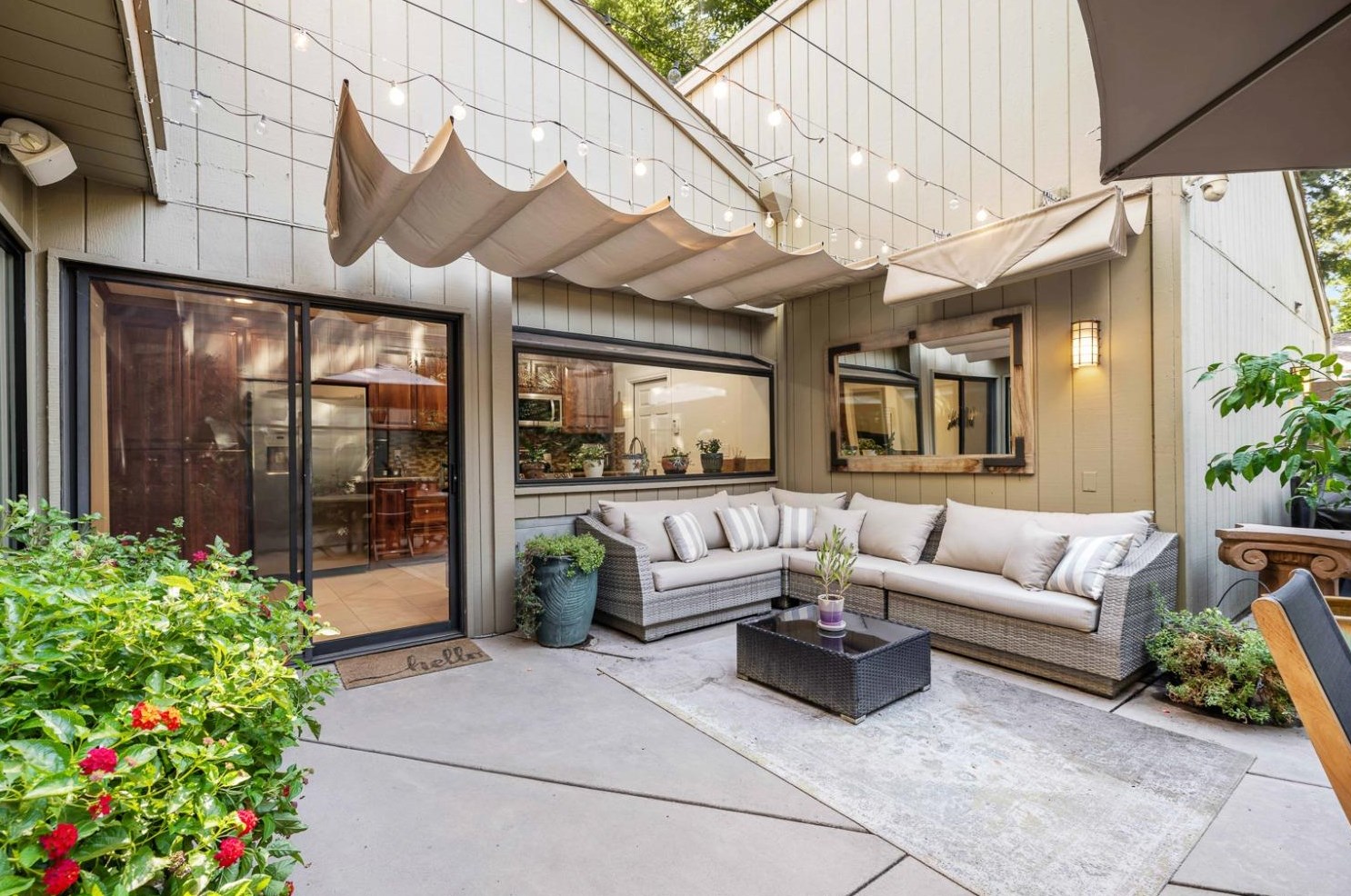 1581 University Ave, Sacramento CA  95825-6863 exterior