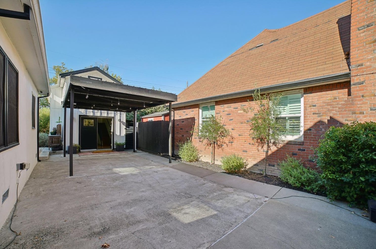 2871 3rd Ave, Sacramento CA  95818-2707 exterior