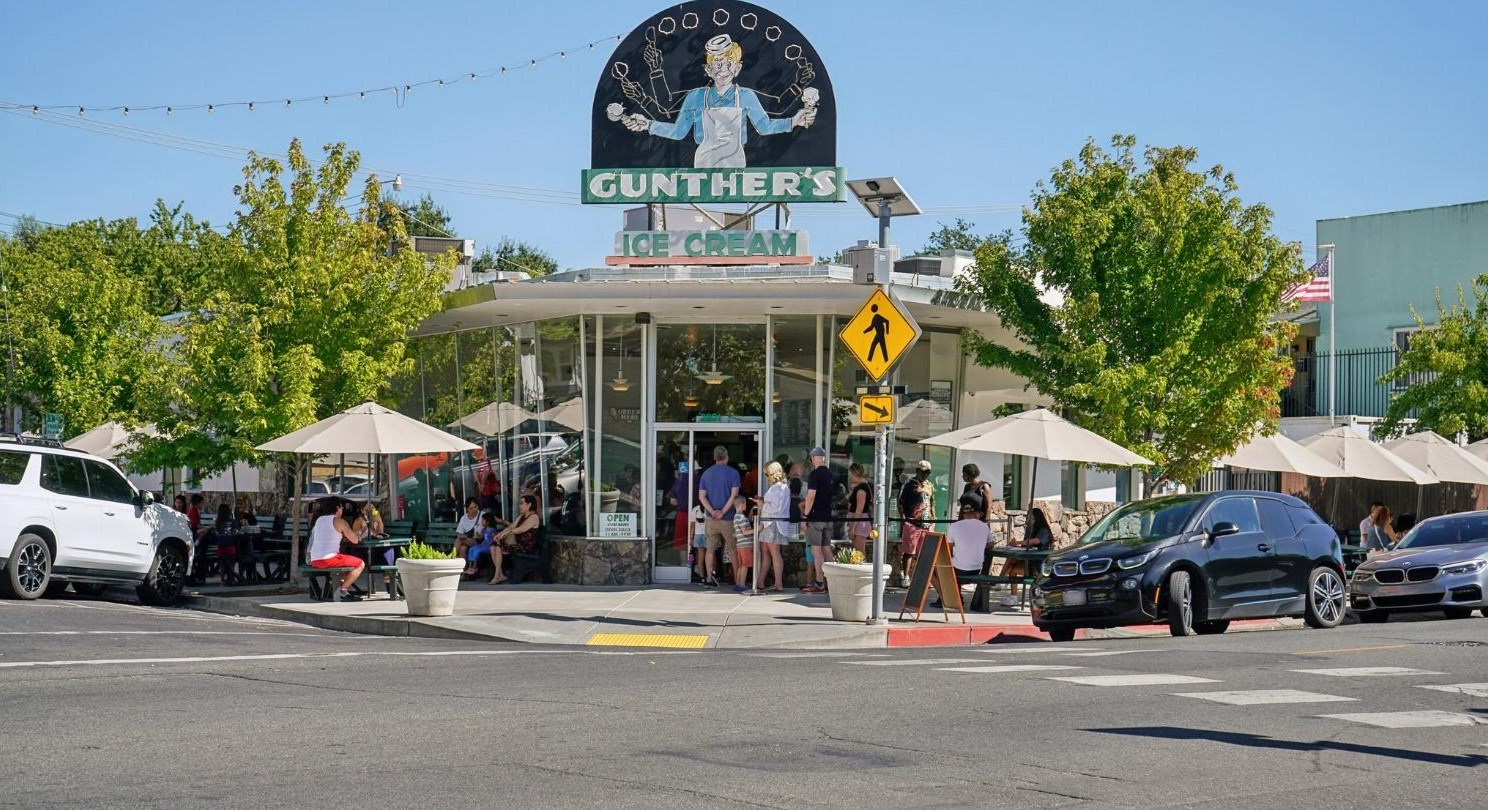 2871 3rd Ave, Sacramento CA  95818-2707 exterior