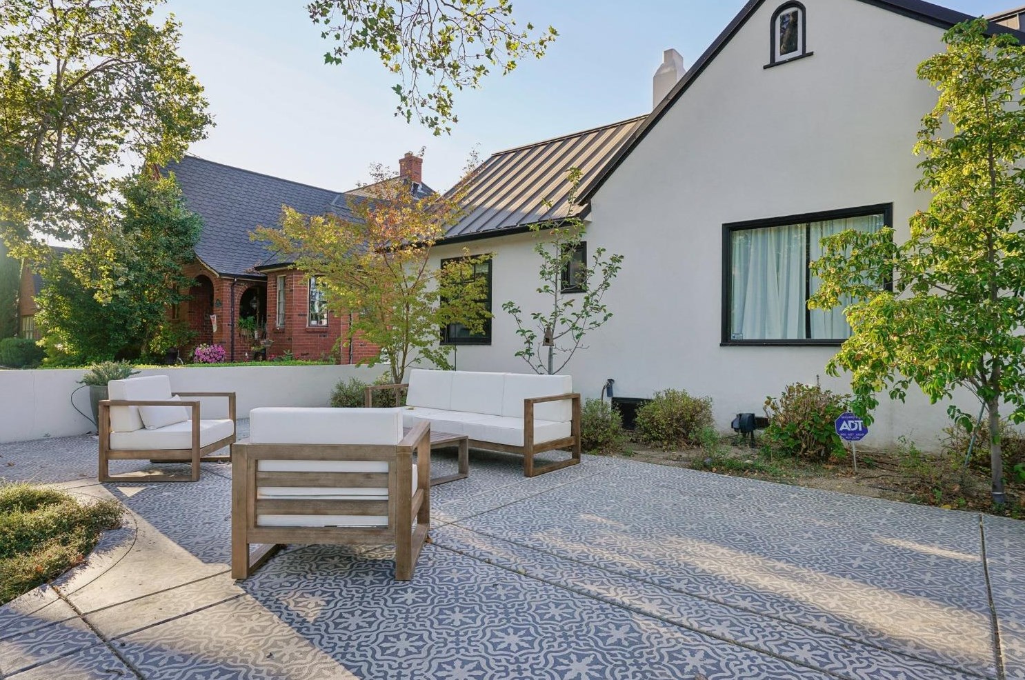 2871 3rd Ave, Sacramento CA  95818-2707 exterior