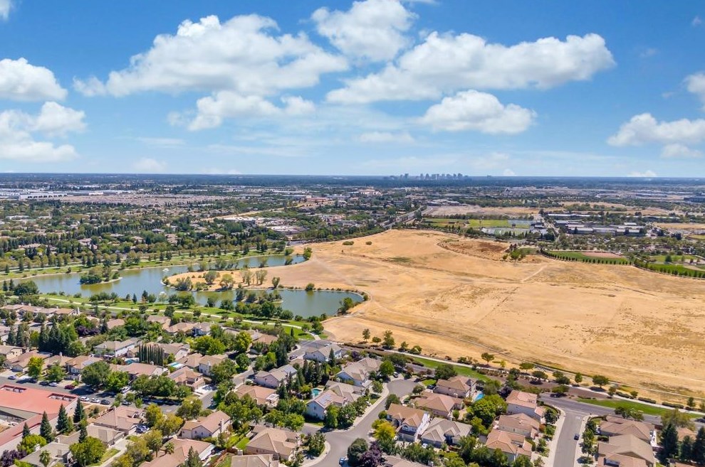 5350 Dunlay Dr, Sacramento CA  95835-1561 exterior