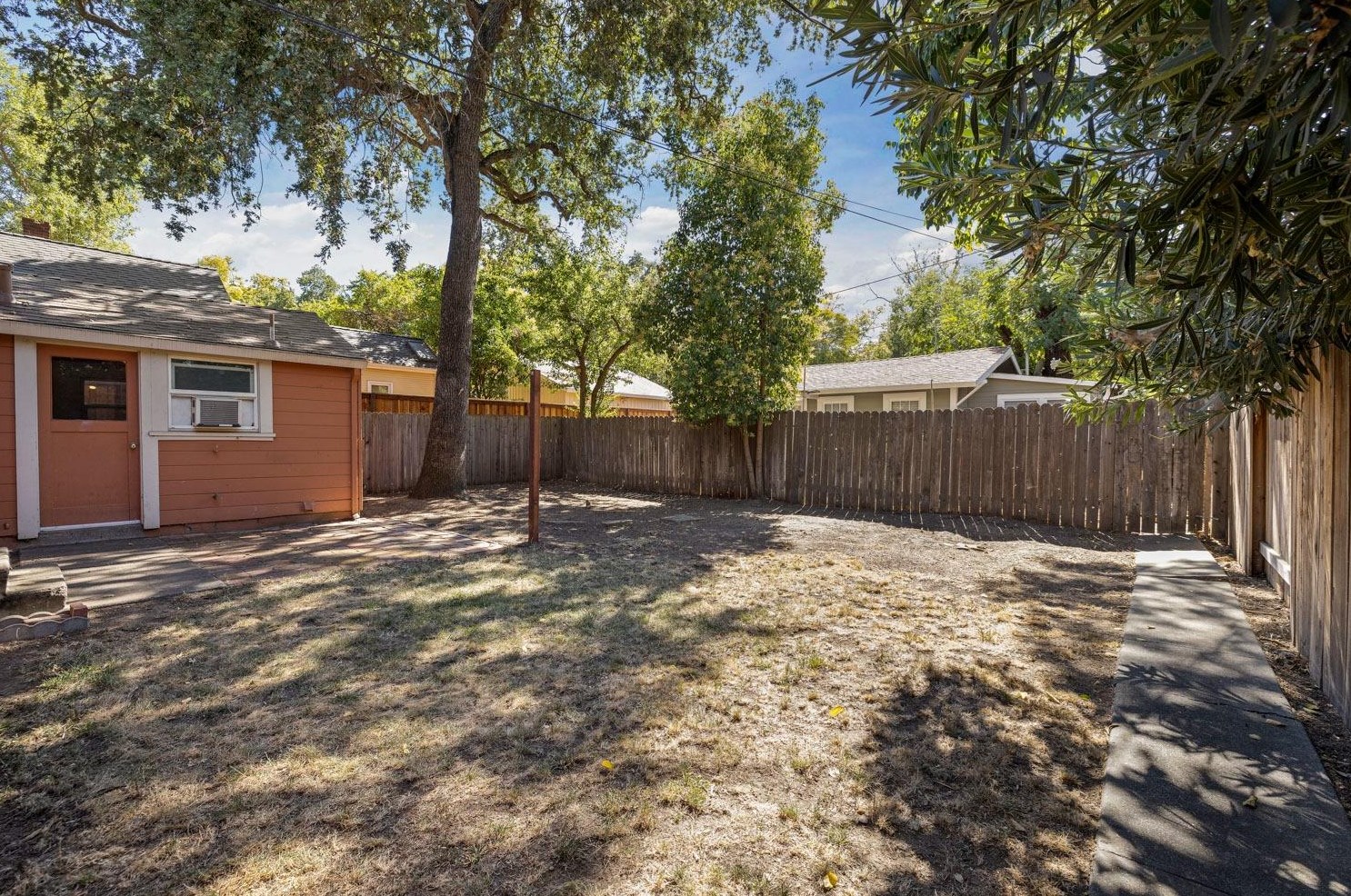 621 D St, Davis CA 95616-3714 exterior