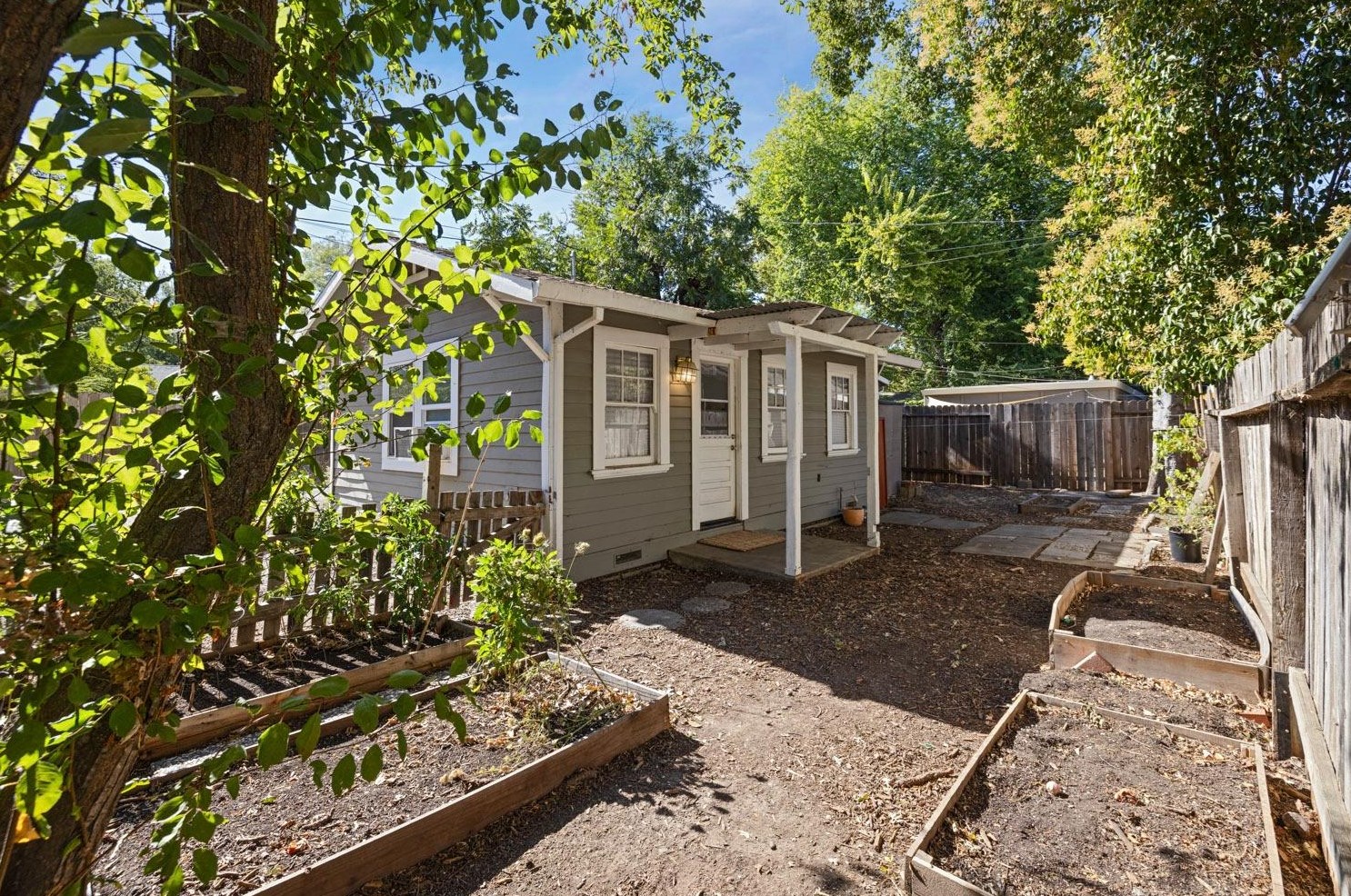 621 D St, Davis CA 95616-3714 exterior