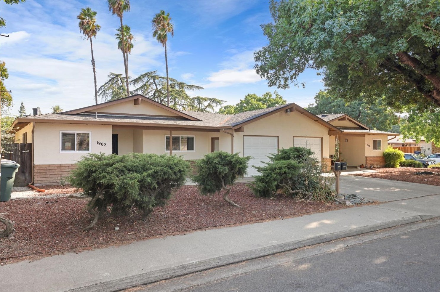 1900 Floyd Ave, Modesto CA  95355-2206 exterior