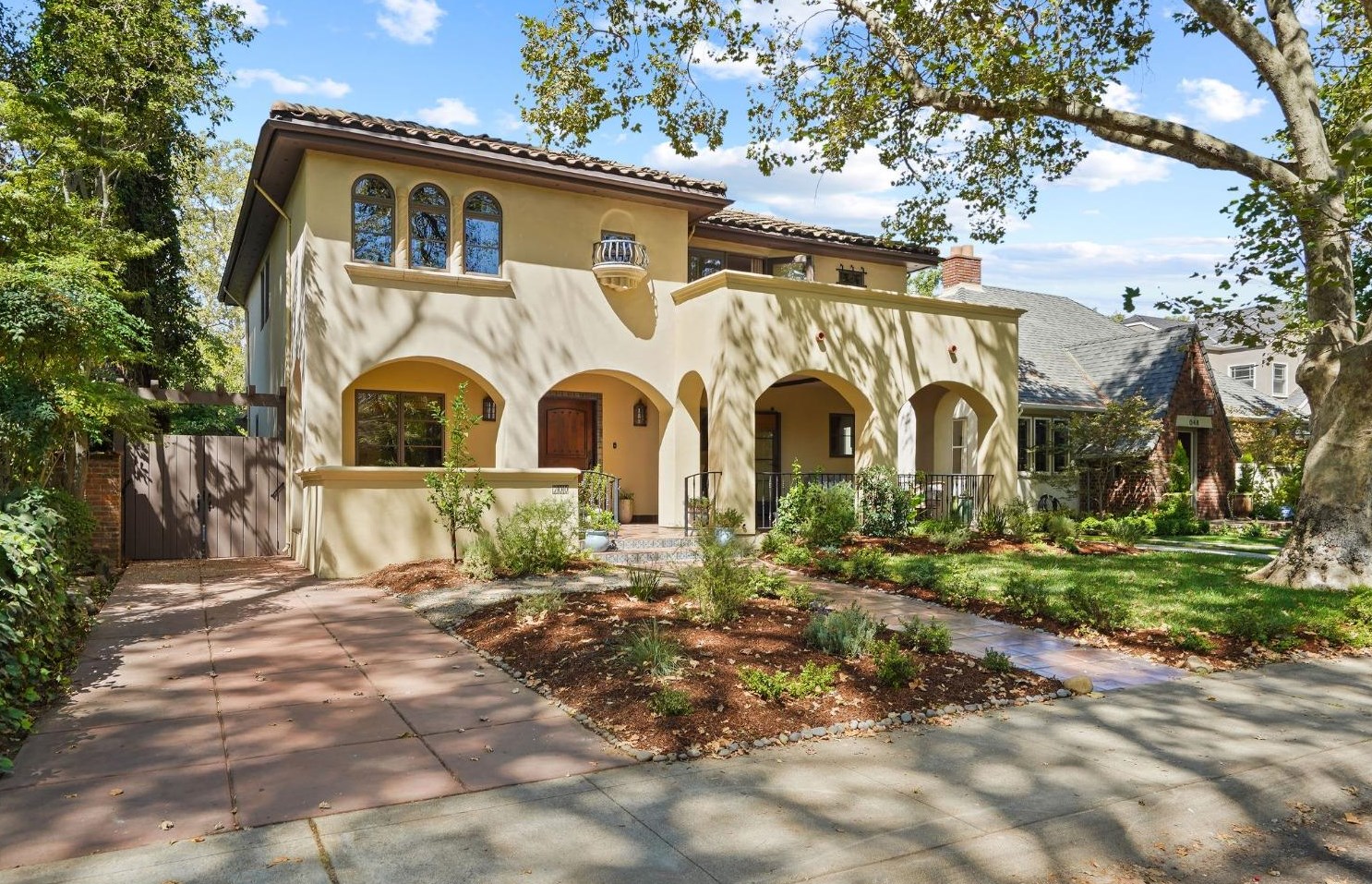 700 34th St, Sacramento CA  95816-3822 exterior