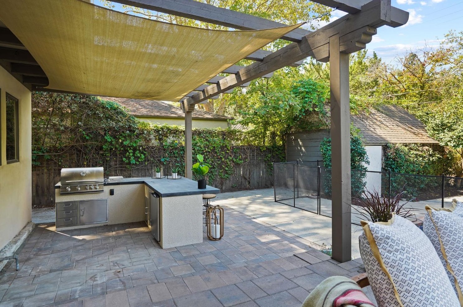 700 34th St, Sacramento CA  95816-3822 exterior