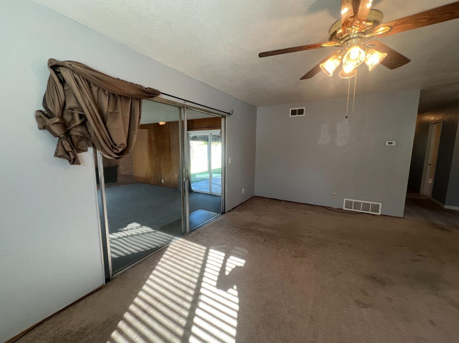 1170 Minaret Ave, Turlock CA 95380-5526 exterior