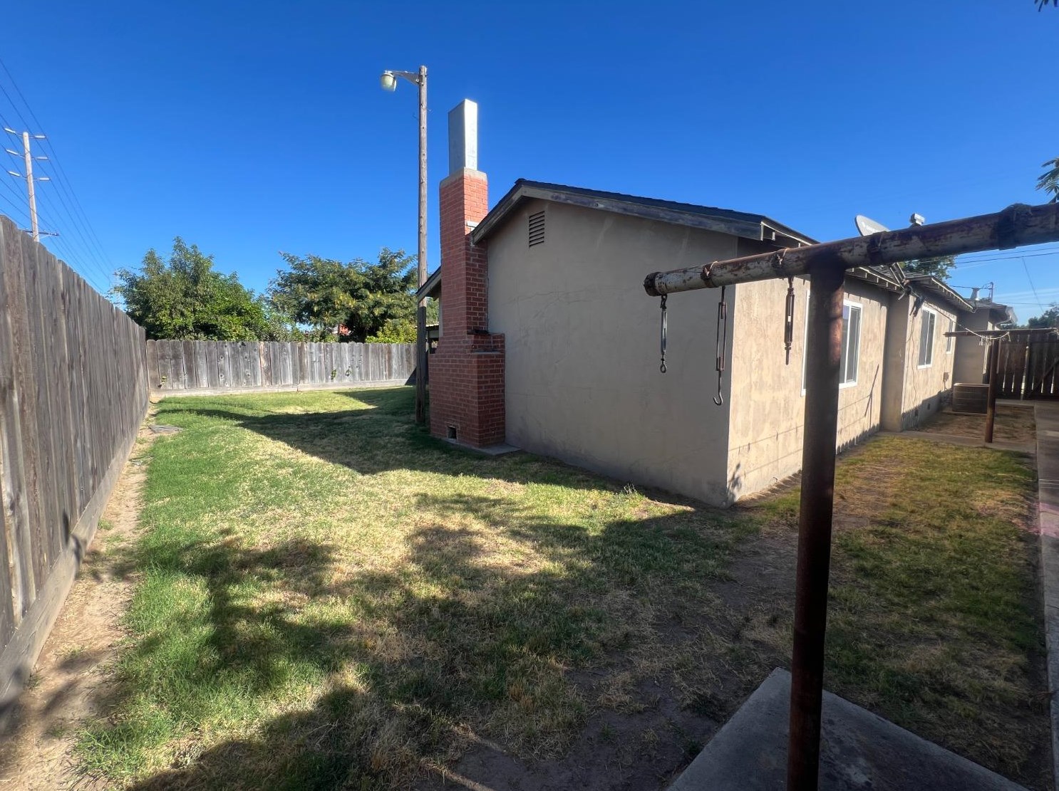 1170 Minaret Ave, Turlock CA 95380-5526 exterior