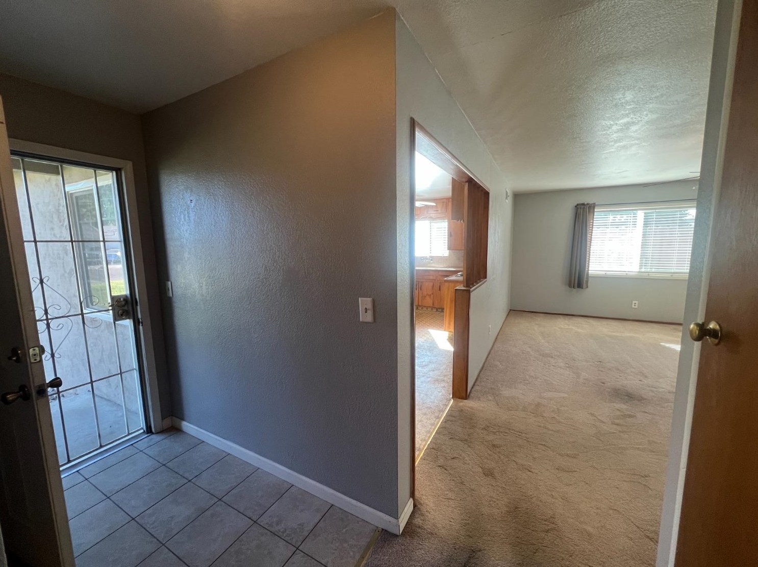 1170 Minaret Ave, Turlock CA 95380-5526 exterior