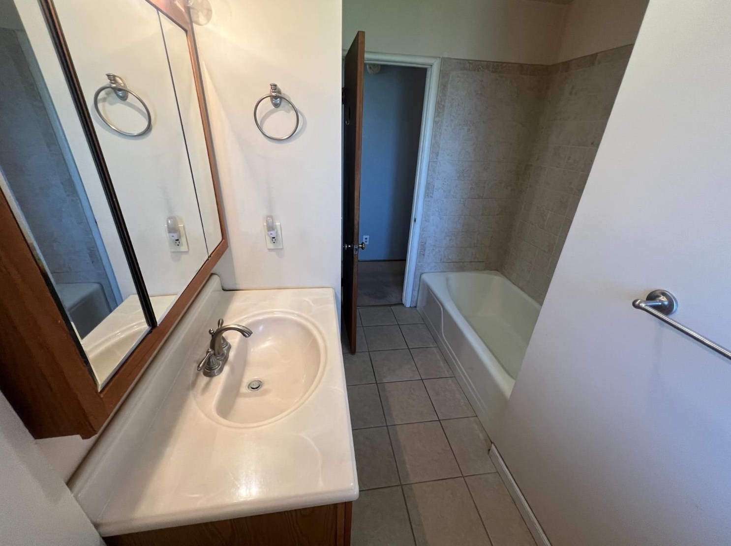 1170 Minaret Ave, Turlock CA 95380-5526 exterior