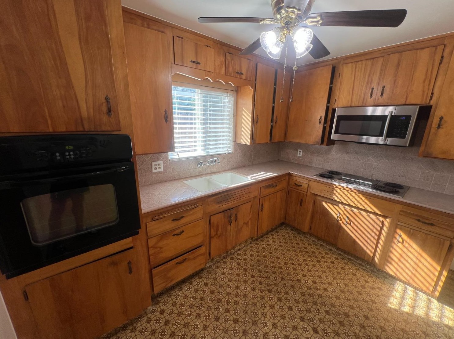 1170 Minaret Ave, Turlock CA 95380-5526 exterior