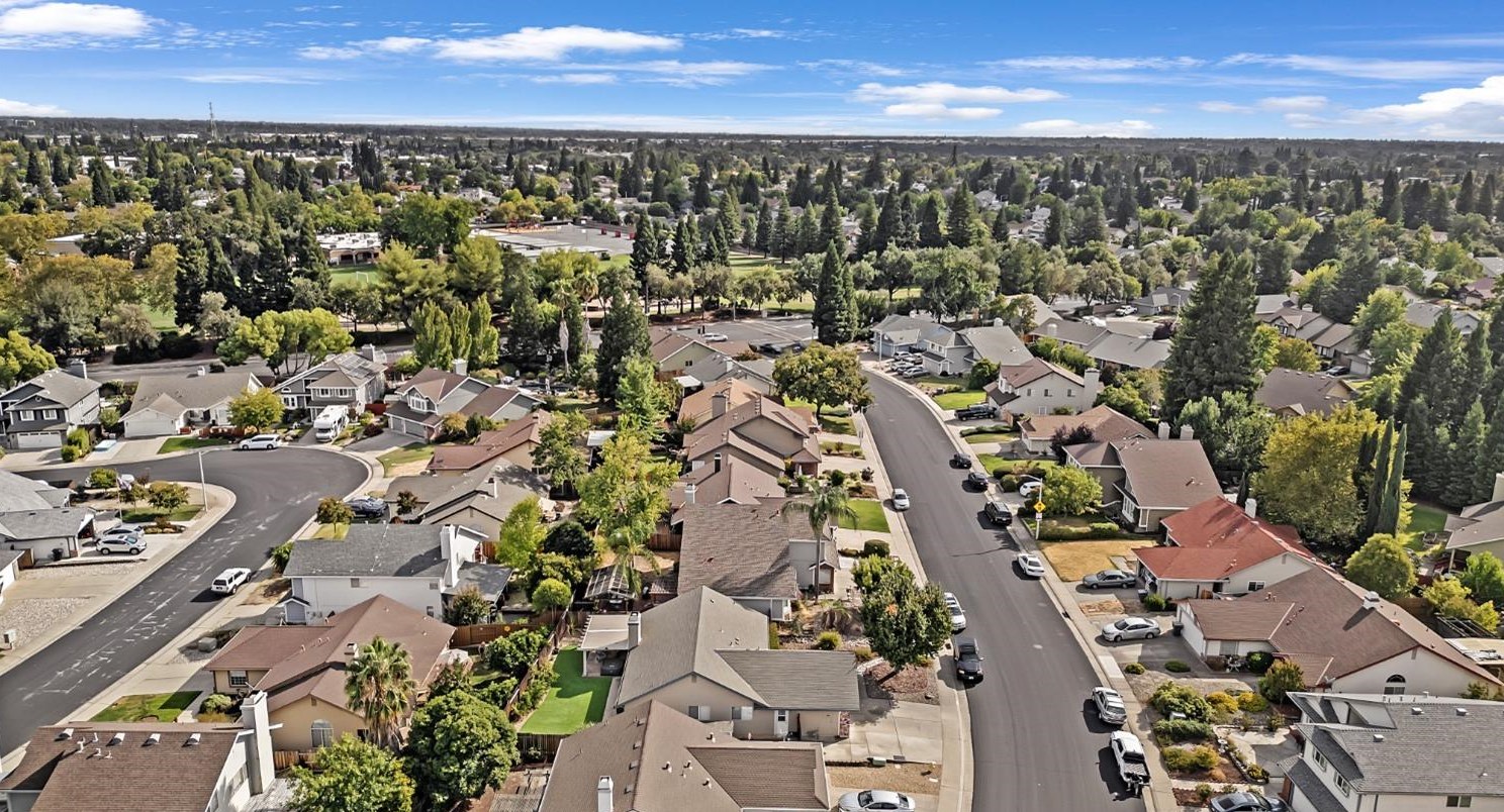 1612 Revere Dr, Roseville CA 95747-7421 exterior