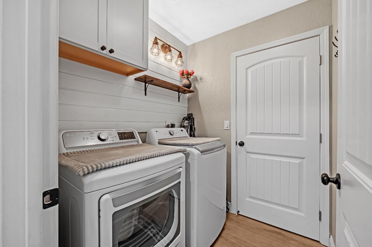 1612 Revere Dr, Roseville CA 95747-7421 exterior