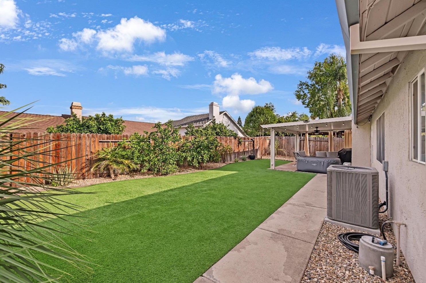 1612 Revere Dr, Roseville CA 95747-7421 exterior