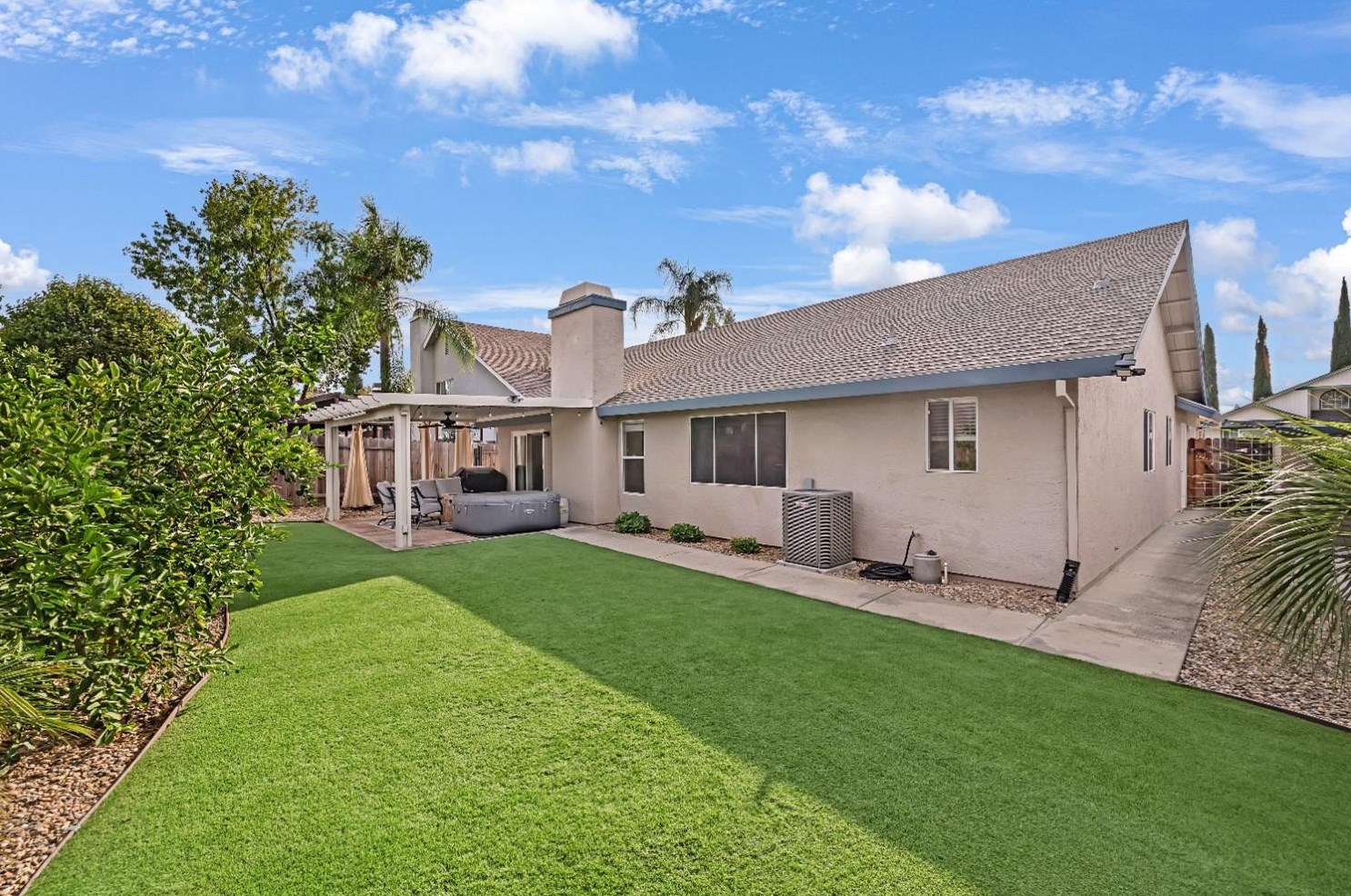 1612 Revere Dr, Roseville CA 95747-7421 exterior