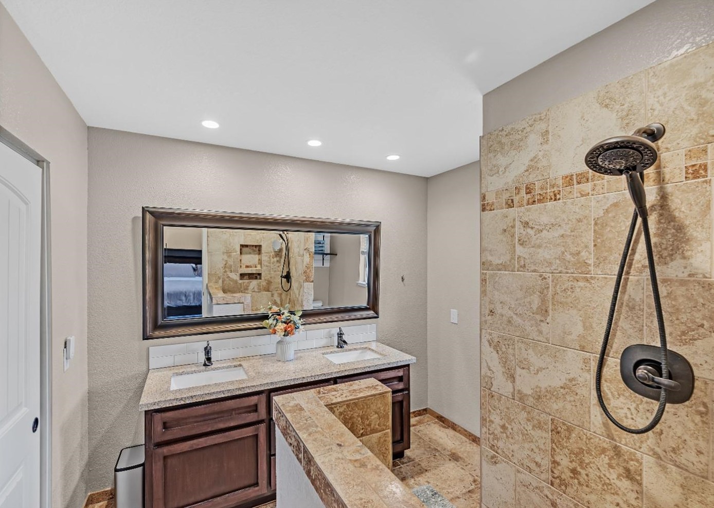 1612 Revere Dr, Roseville CA 95747-7421 exterior