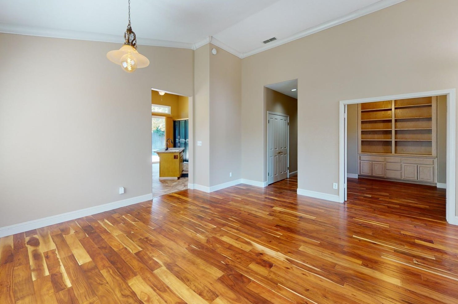 595 Millfront Ave, Yuba City CA 95991-8301 exterior