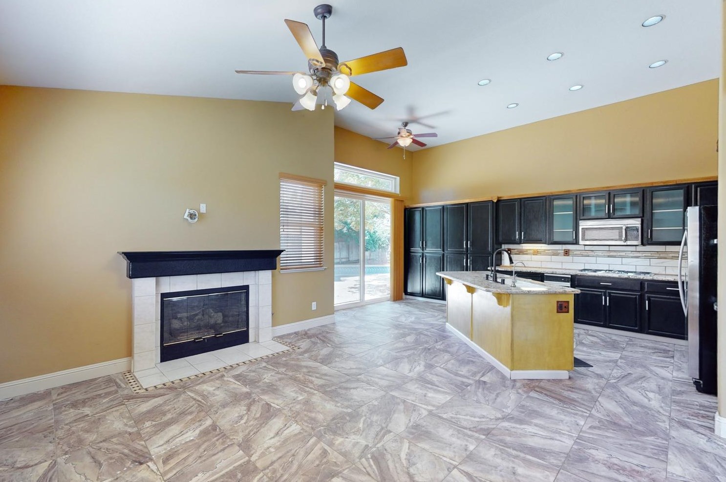 595 Millfront Ave, Yuba City CA 95991-8301 exterior