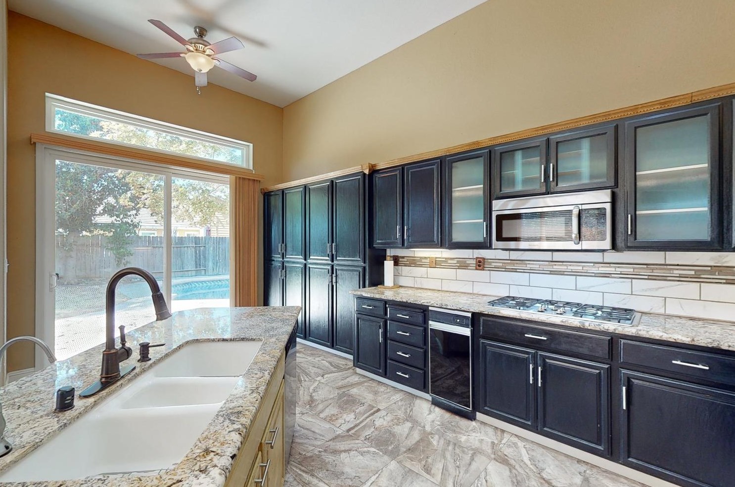 595 Millfront Ave, Yuba City CA 95991-8301 exterior