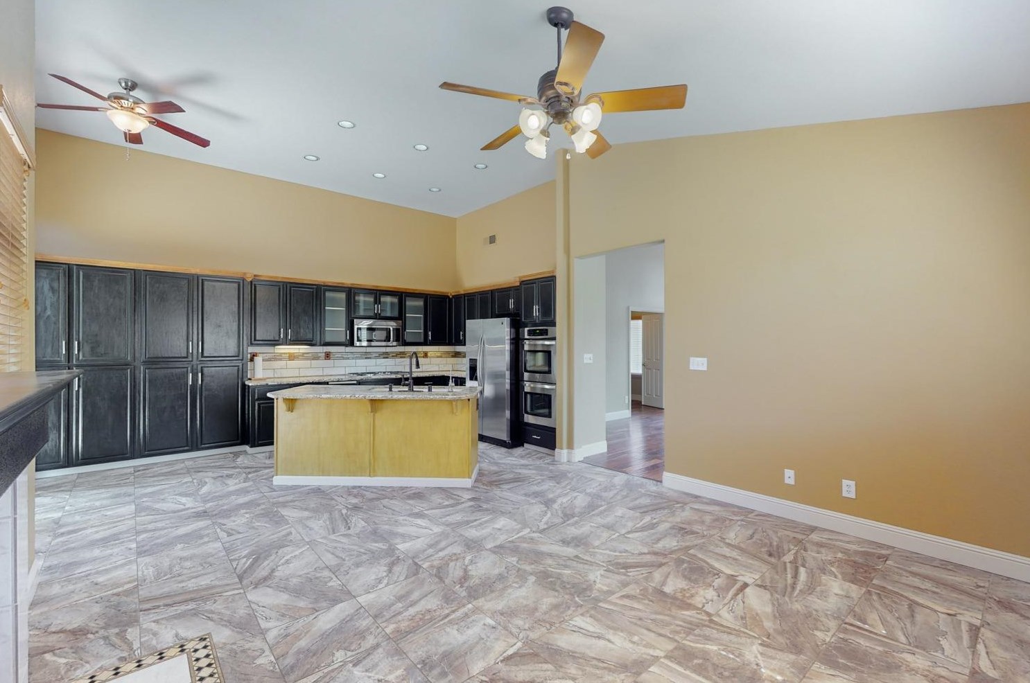 595 Millfront Ave, Yuba City CA 95991-8301 exterior