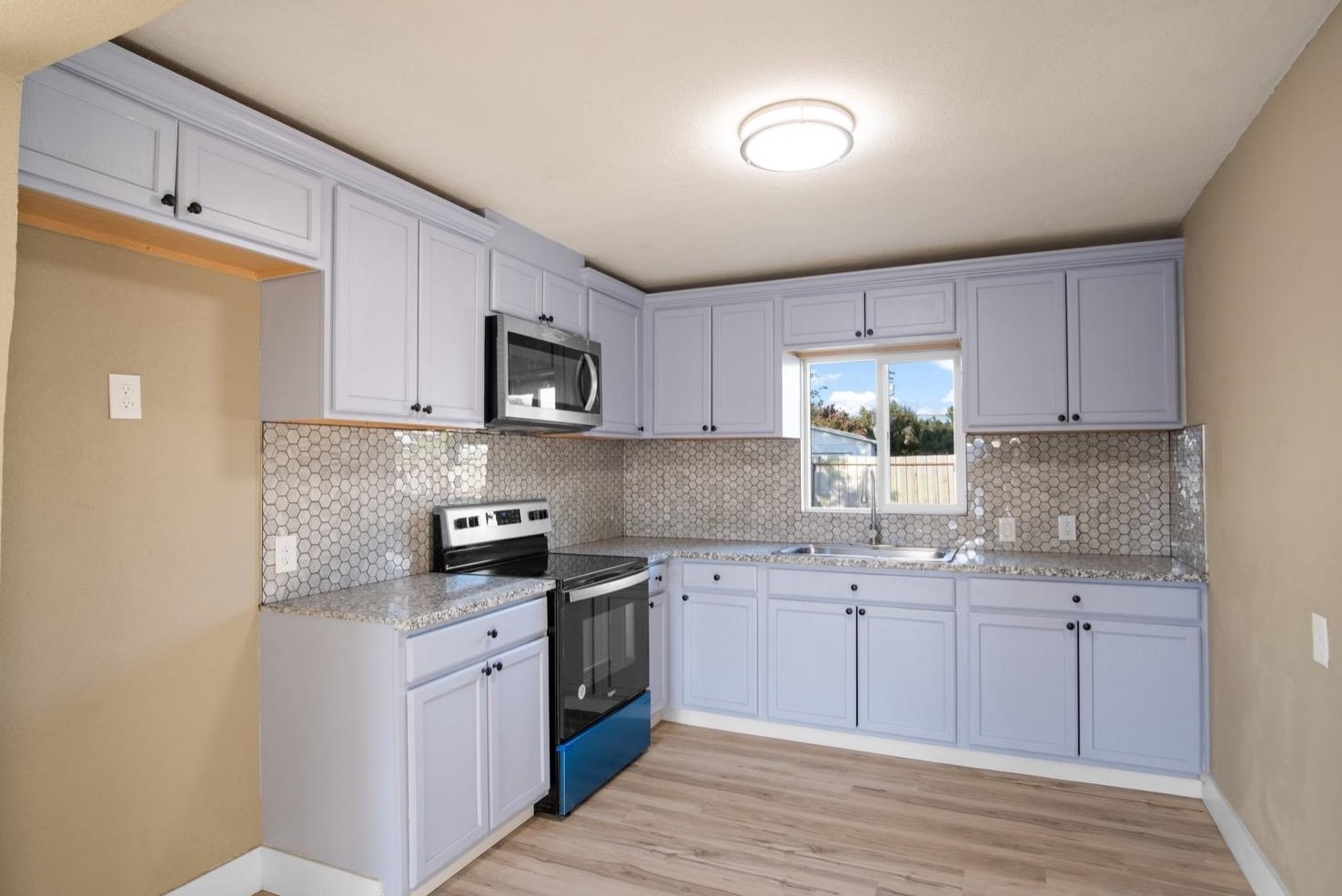 821 Minaret Ave, Turlock CA 95380-5519 exterior