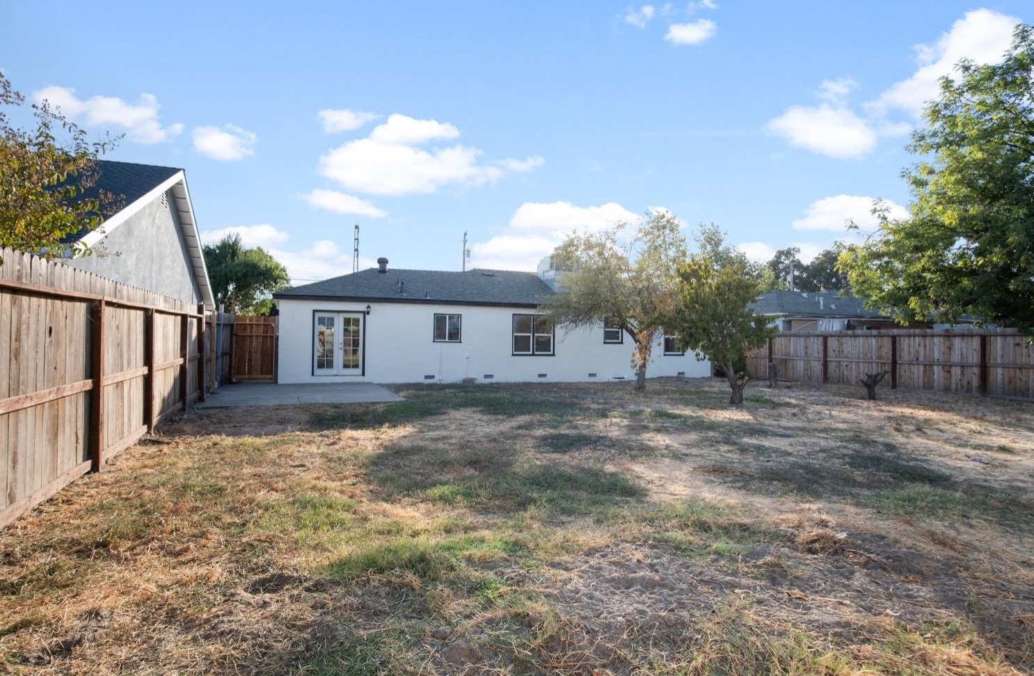 821 Minaret Ave, Turlock CA 95380-5519 exterior