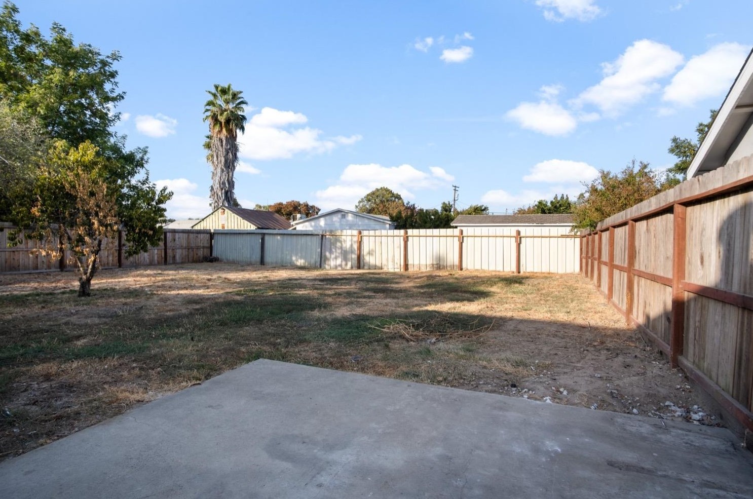 821 Minaret Ave, Turlock CA 95380-5519 exterior