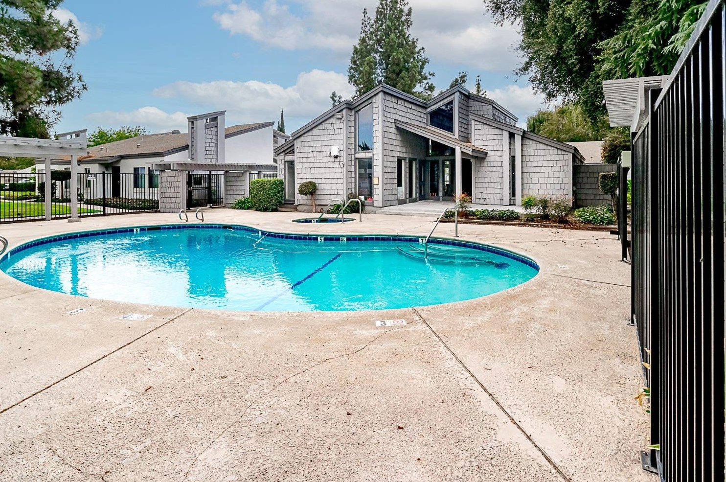1313 Floyd Ave, Modesto CA  95355-2009 exterior